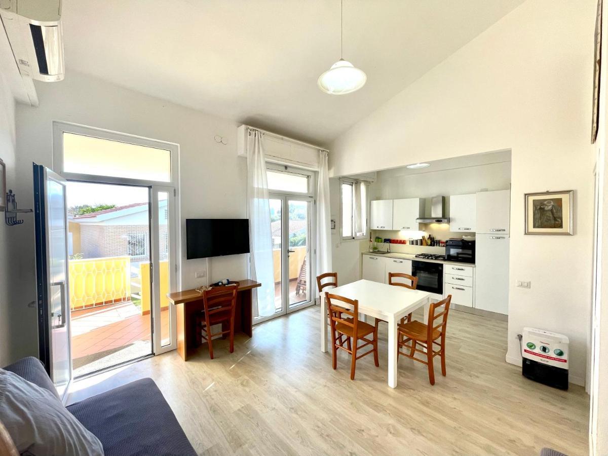 Villa Poetto Beach By Home And Experience , Cagliari, Poetto المظهر الخارجي الصورة